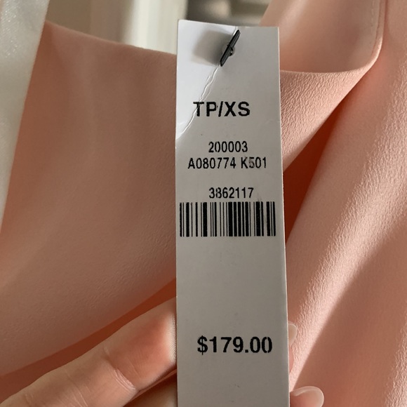 one shoulder summer dress. Light pink. Non-smoking home. Comes with white belt. - Picture 6 of 6